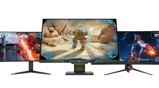 Drei Gaming-Monitore vor weißem Hintergrund. Auf den Bildschirmen sind passend zum Thema Gaming Ausschnitte aus Spielen zu sehen.