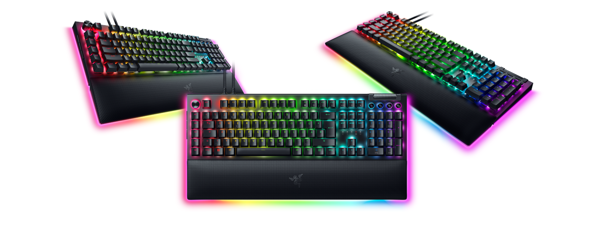 Die Gaming-Tastatur Razer BlackWidow V4 Pro aus verschiedenen Perspektiven vor weißem Hintergrund. Die Tasten der schwarzen Tastatur sind bunt beleuchtet.