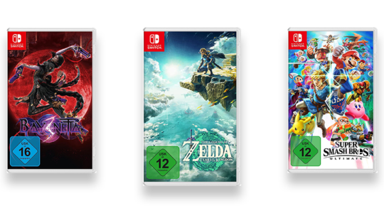 Drei Spiele-Packungen von Nintendo Switch Spielen vor weißem Hintergrund. Zu sehen sind Zelda, Bayonetta und Super Mario Smash Brothers.