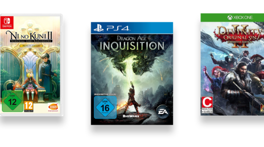 Drei Games-Packungen vor weißem Hintergrund. Zu sehen sind Dragon Age Inquisition, Ni no Kuni 2 und Divinity Original Sin 2.