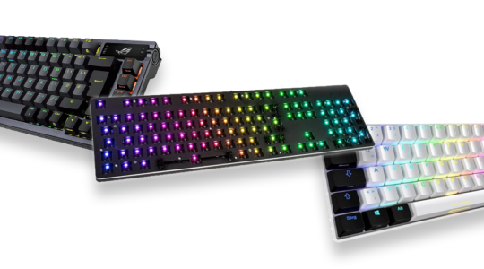 Drei Custom Gaming-Tastaturen vor weißem Hintergrund. Sie zeichnen sich durch besondere Tastenschalter in unterschiedlichen Farben oder peppiges Design aus.