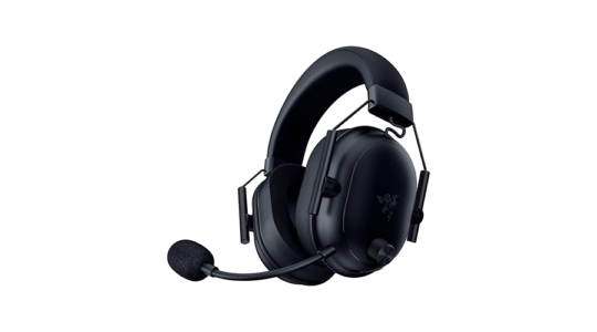 Das Gaming-Headset Razer Blackshark V2 Hyperspeed vor weißem Hintergrund. Das gezeigte Headset ist komplett in Schwarz gehalten.