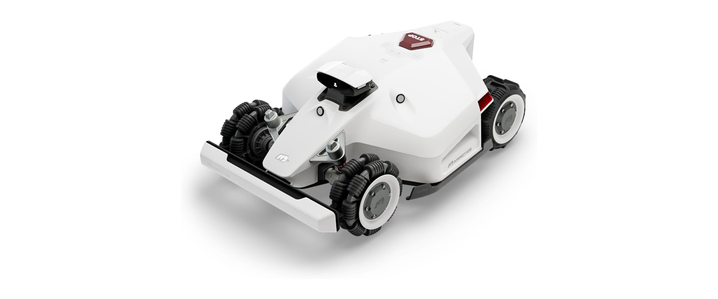Der Mähroboter Mammotion LUBA 2 5000 vor weißem Hintergrund. Der flotte Roboter fällt durch sein schnittiges Formel-1-Design auf und erinnert tatsächlich an ein Rennauto. Farblich ist er komplett in Weiß gehalten - bis auf schwarze Reifen und den roten Stop-Button.