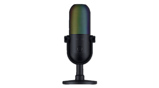 Das Streaming-Mikrofon Razer Seiren V3 Chroma vor weißem Hintergrund. Das Mikrofon selbst ist schwarz, die Formen eher abgerundet und es kann bunt beleuchtet werden.