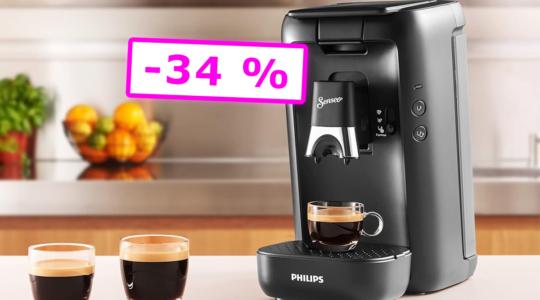 Die Kaffeepadmaschine Philips Senseo Maestro CSA260/60 steht in einer modernen Küche. Mehrere Tassen Espresso stehen daneben.